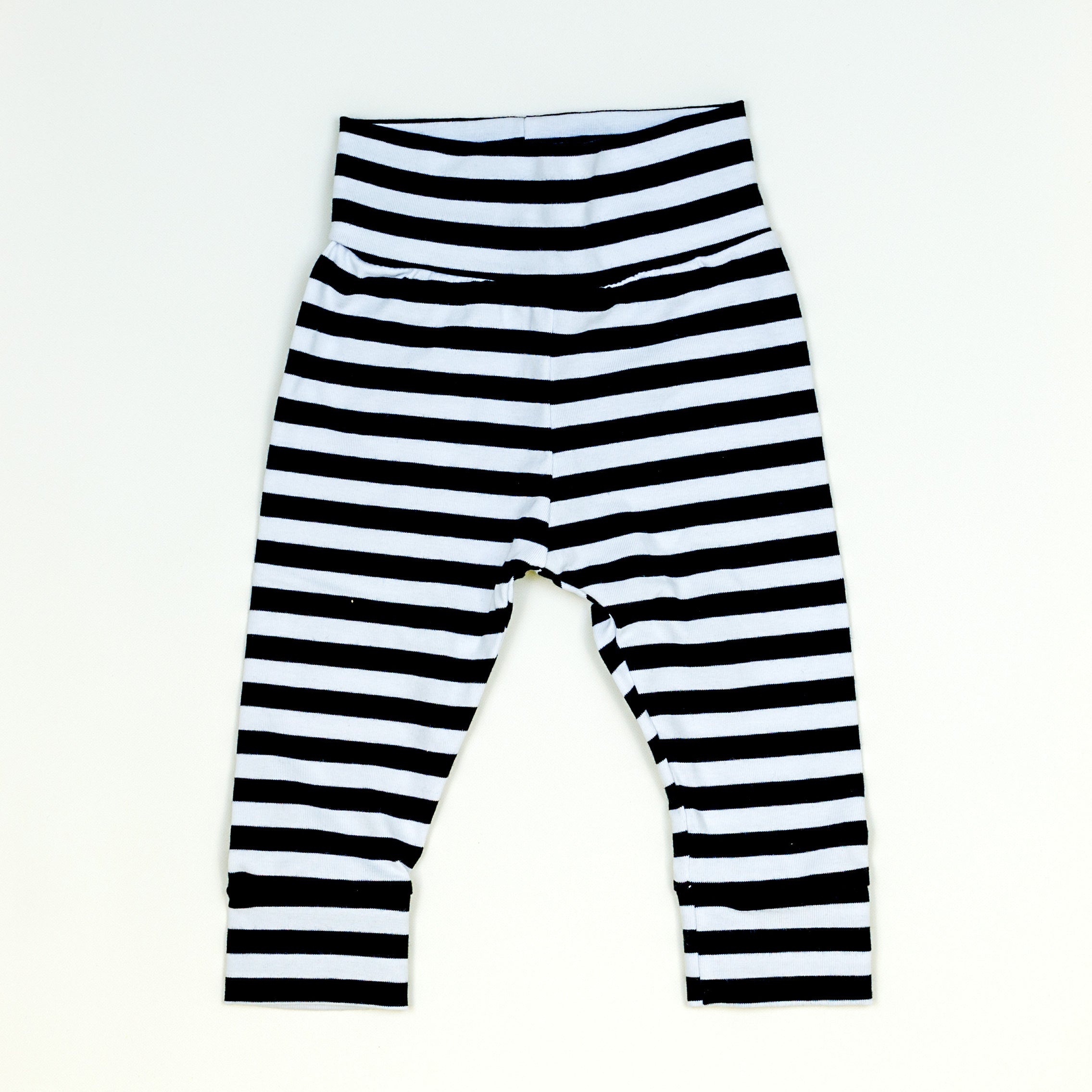 https://cuddlesleepdream.com/cdn/shop/files/cuddle-sleep-dream-black-white-stripe-leggings-leggings-39773731258587_2271x.jpg?v=1690569081