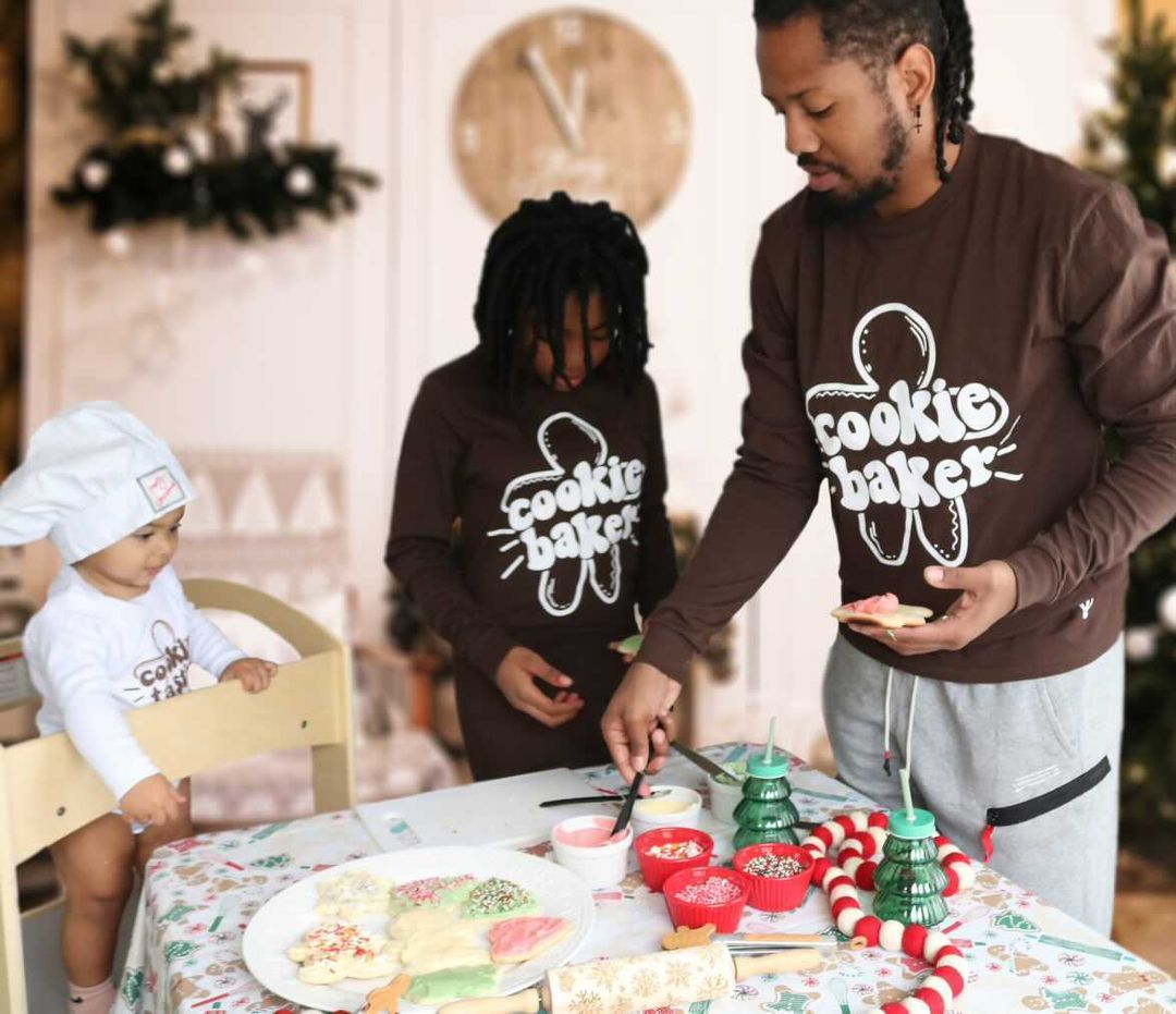 Cuddle Sleep Dream Cookie BAKER | Adult Tshirt