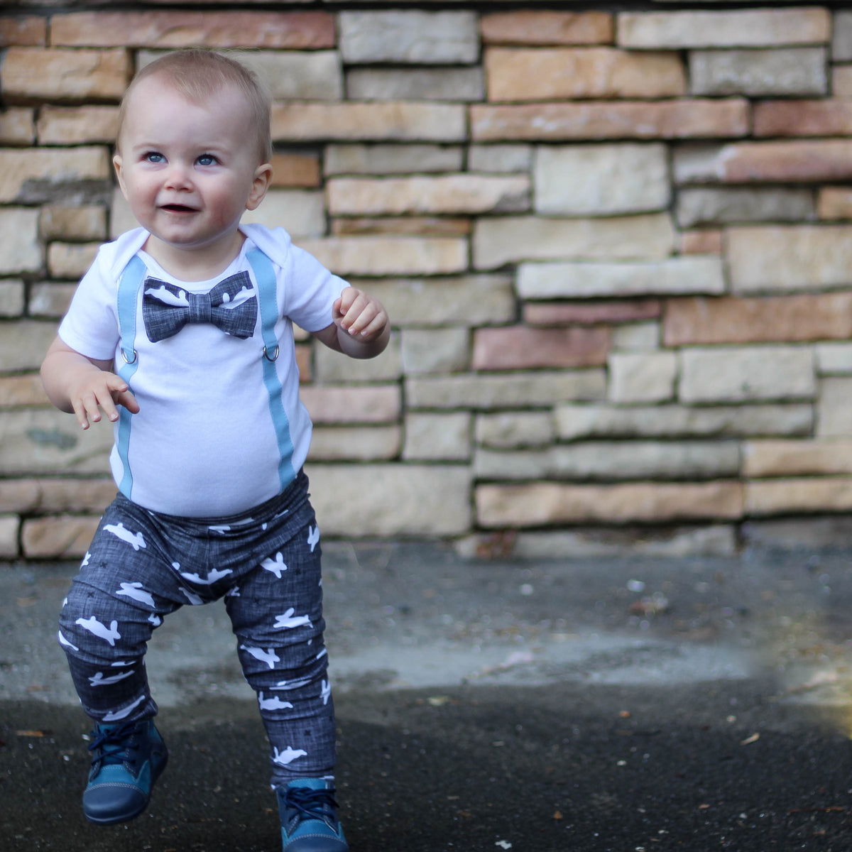 Cuddle Sleep Dream Oh Snap Blue Suspenders / Gray Bunnies Bowtie